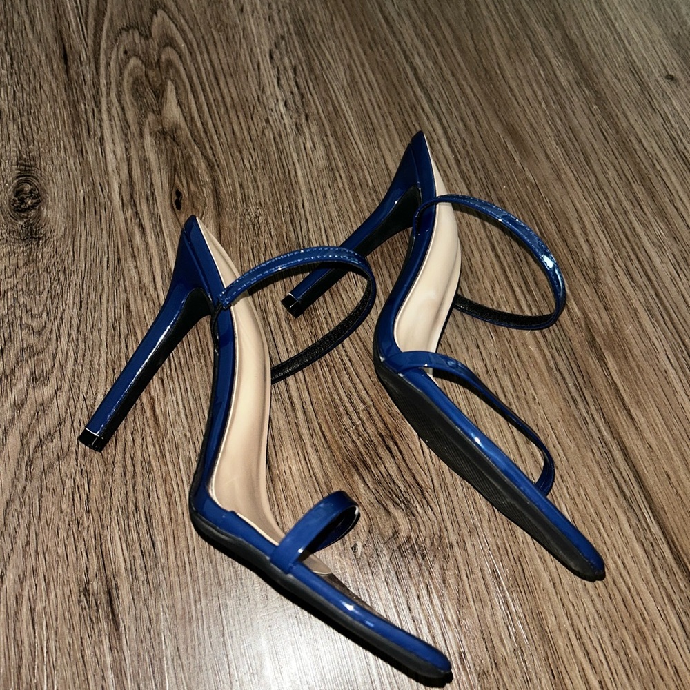 Elegant Navy Women's Heels - Picture 6 of 7